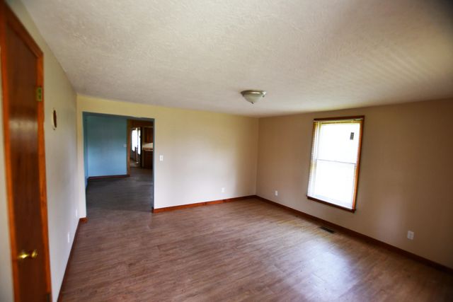 1600 Sand Hill Road, Irvine, KY 40336