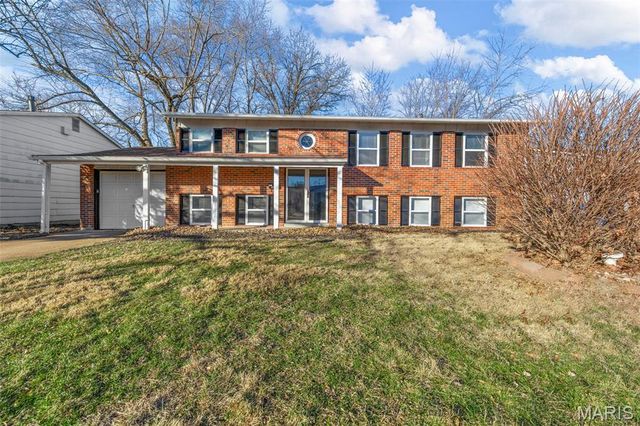 2265 Briarcrest Drive, St Louis, MO 63033