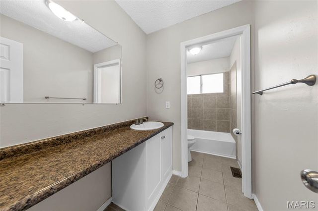 2265 Briarcrest Drive, St Louis, MO 63033