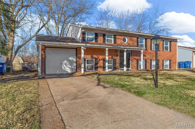 2265 Briarcrest Drive, St Louis, MO 63033
