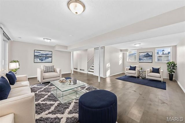 2265 Briarcrest Drive, St Louis, MO 63033