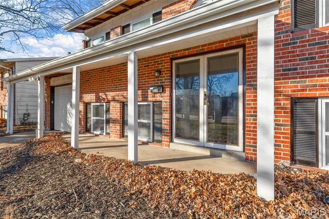 2265 Briarcrest Drive, St Louis, MO 63033