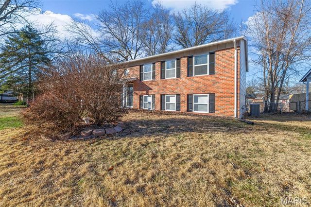 2265 Briarcrest Drive, St Louis, MO 63033