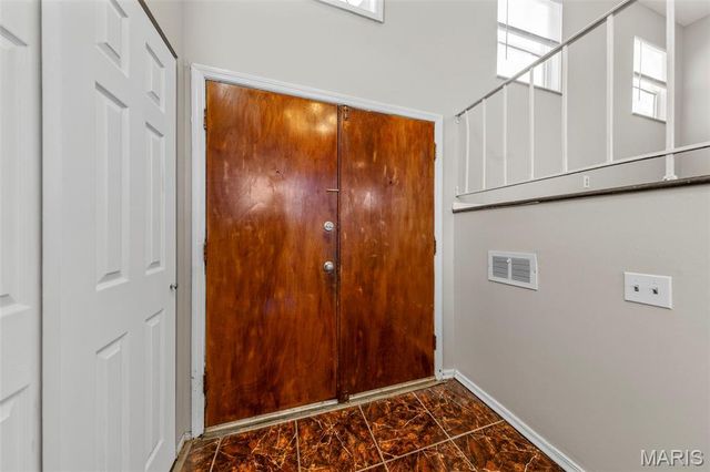 2265 Briarcrest Drive, St Louis, MO 63033