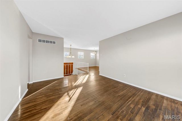 2265 Briarcrest Drive, St Louis, MO 63033