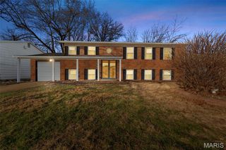 2265 Briarcrest Drive, St Louis, MO 63033