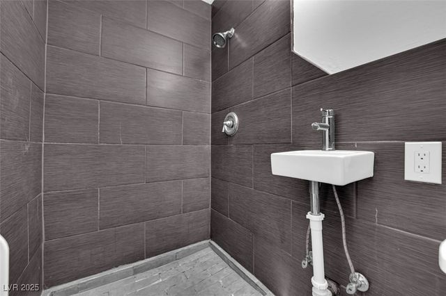 1816 West McDonald Avenue, North Las Vegas, NV 89032