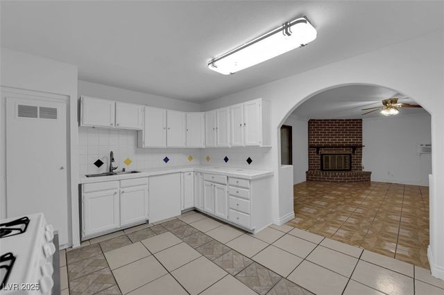 1816 West McDonald Avenue, North Las Vegas, NV 89032