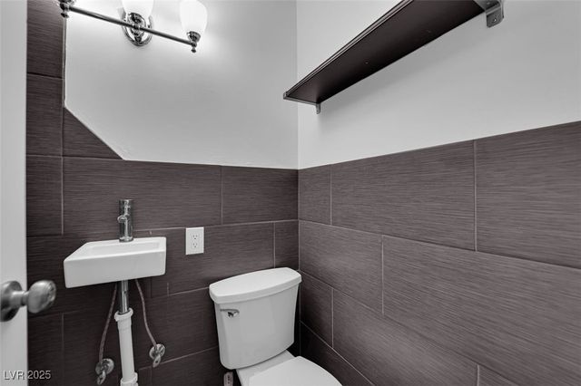 1816 West McDonald Avenue, North Las Vegas, NV 89032