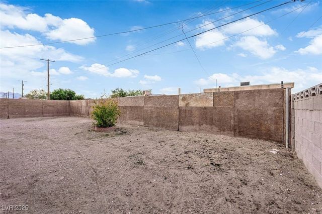 1816 West McDonald Avenue, North Las Vegas, NV 89032