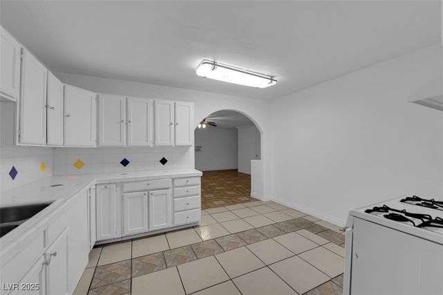 1816 West McDonald Avenue, North Las Vegas, NV 89032