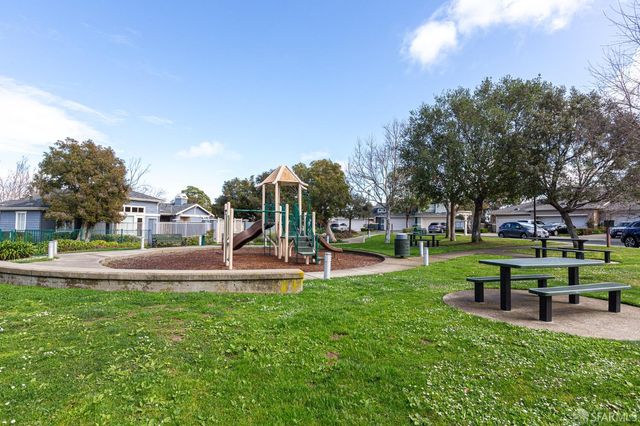 141 Kestrel Court, Brisbane, CA 94005