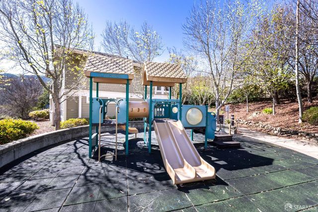 141 Kestrel Court, Brisbane, CA 94005