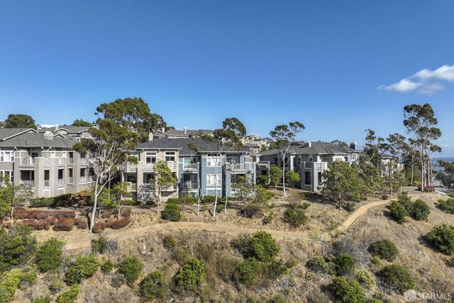 141 Kestrel Court, Brisbane, CA 94005