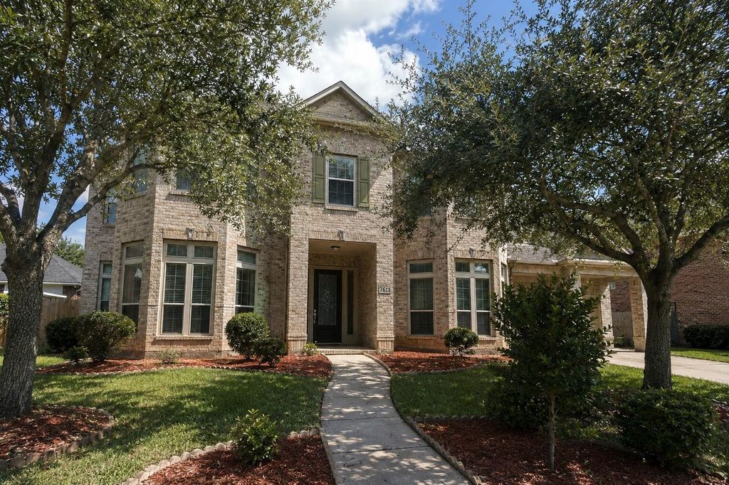 7611 Herndon Place, Sugar Land, TX 77479