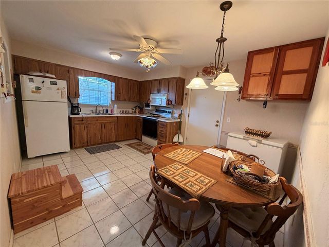 1640 JUNO TR 205B, Astor, FL 32102