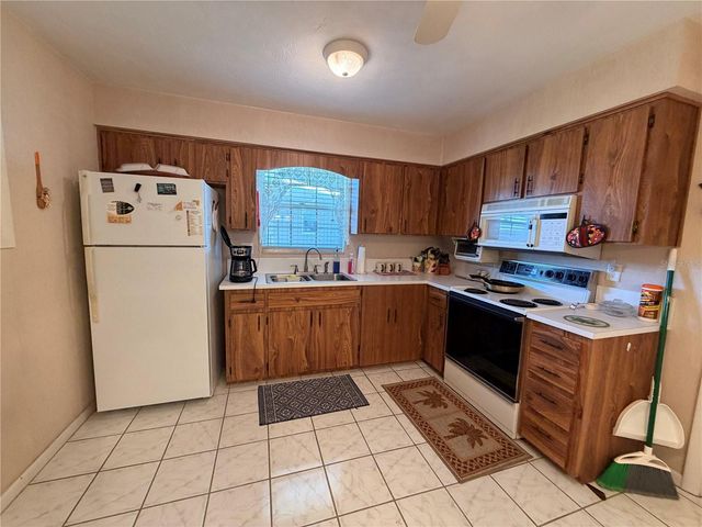 1640 JUNO TR 205B, Astor, FL 32102