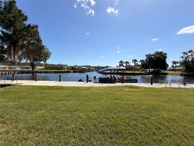 1640 JUNO TR 205B, Astor, FL 32102