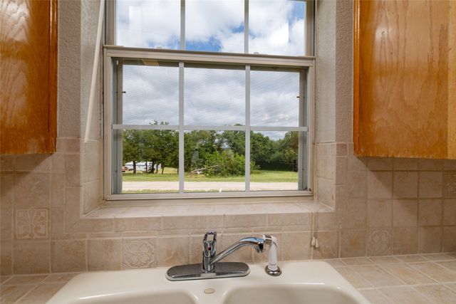 365 Cimmarron Trail, Runaway Bay, TX 76426