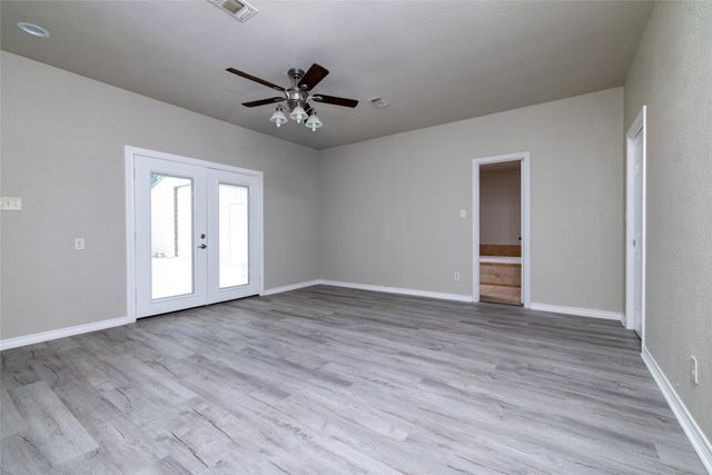 365 Cimmarron Trail, Runaway Bay, TX 76426