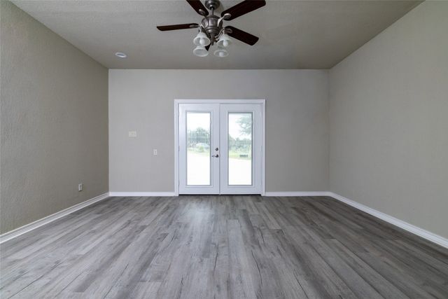 365 Cimmarron Trail, Runaway Bay, TX 76426