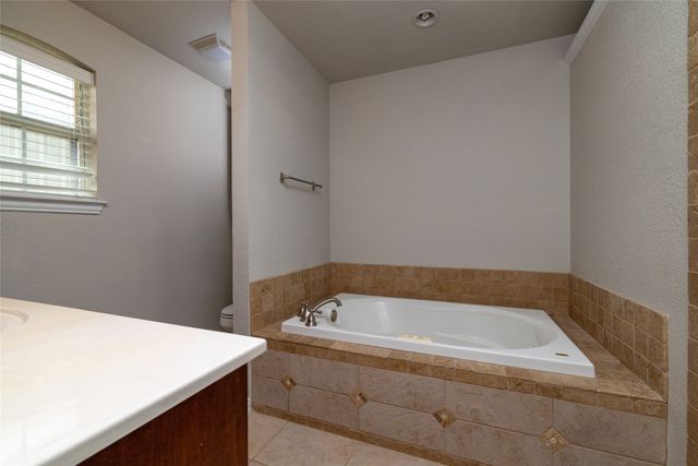 365 Cimmarron Trail, Runaway Bay, TX 76426