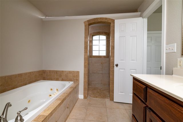 365 Cimmarron Trail, Runaway Bay, TX 76426
