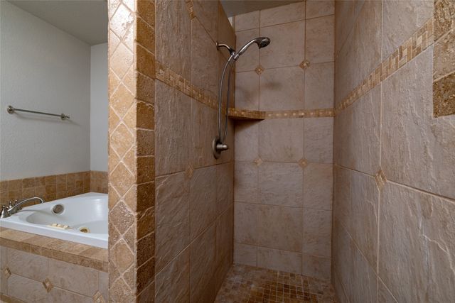 365 Cimmarron Trail, Runaway Bay, TX 76426
