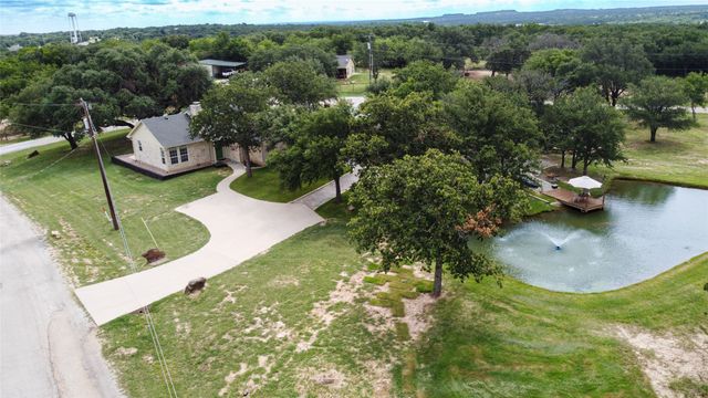 365 Cimmarron Trail, Runaway Bay, TX 76426
