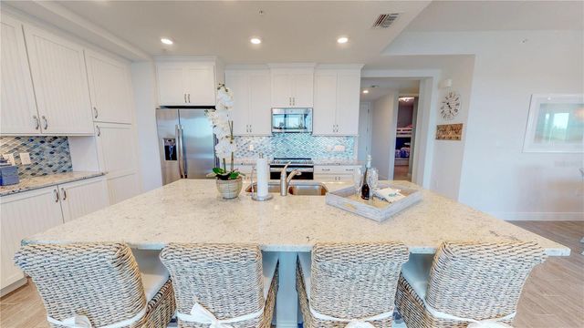 387 ARUBA CIRCLE 103, Bradenton, FL 34209