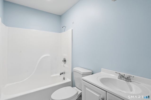 302 Ashmead Commons 302, Enfield, CT 06082