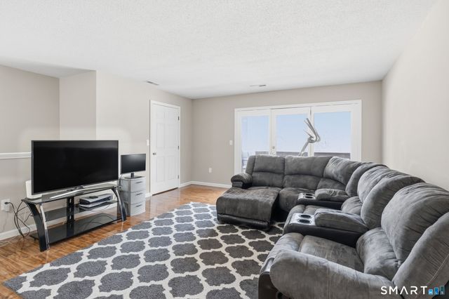 302 Ashmead Commons 302, Enfield, CT 06082