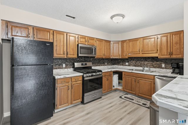 302 Ashmead Commons 302, Enfield, CT 06082