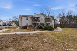 302 Ashmead Commons 302, Enfield, CT 06082