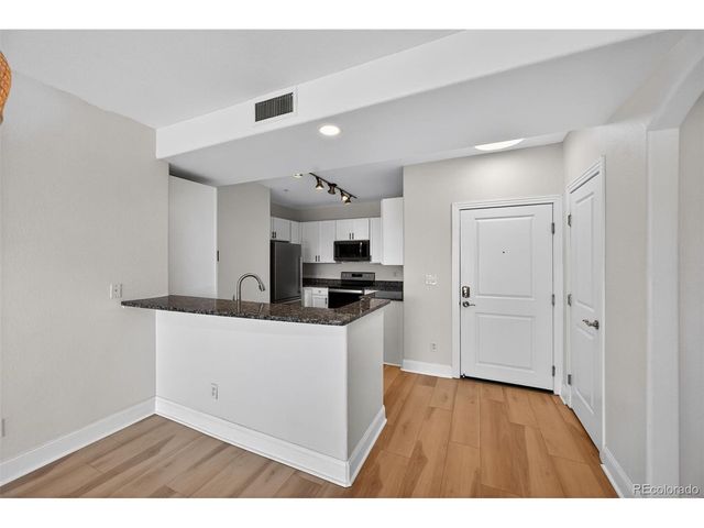 9079 E Panorama Cir 301, Englewood, CO 80112