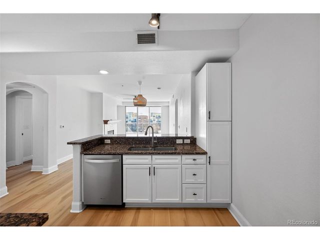 9079 E Panorama Cir 301, Englewood, CO 80112