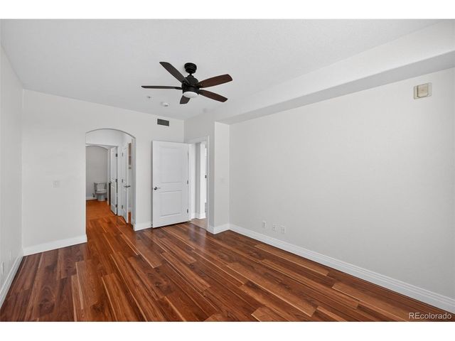 9079 E Panorama Cir 301, Englewood, CO 80112