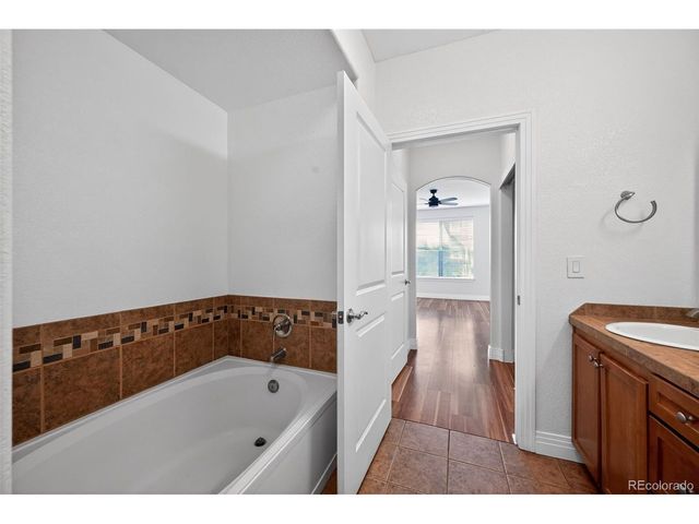 9079 E Panorama Cir 301, Englewood, CO 80112