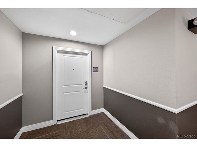 9079 E Panorama Cir 301, Englewood, CO 80112