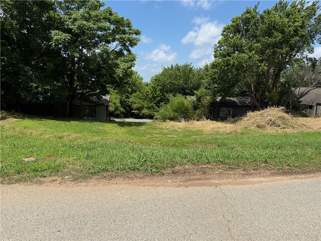 216 N Fletcher Avenue, Fayetteville, AR 72701