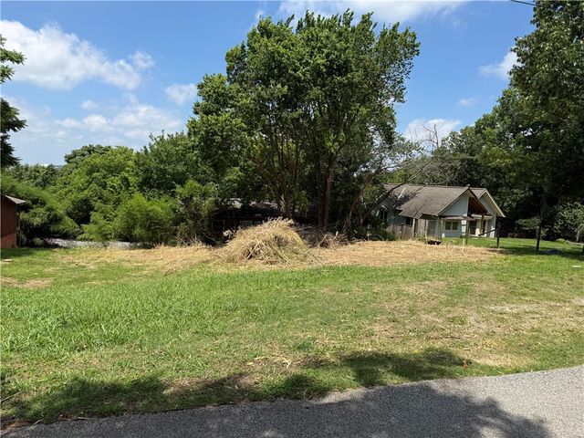 216 N Fletcher Avenue, Fayetteville, AR 72701