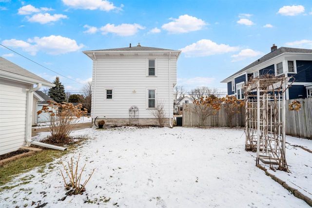 1127 JEFFERSON STREET, Oshkosh, WI 54901