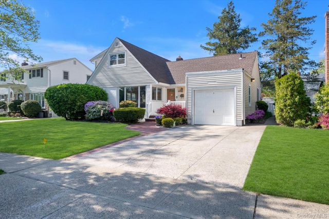 65 Patton Boulevard, New Hyde Park, NY 11040