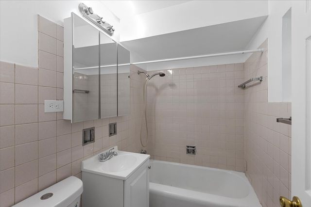6244 W 64th Place 104, Chicago, IL 60638