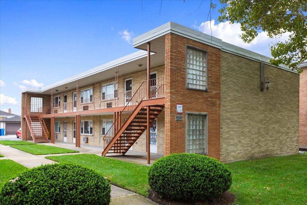 6244 W 64th Place 104, Chicago, IL 60638