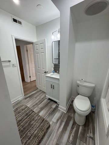 617 W 43rd Place 1, Chicago, IL 60609