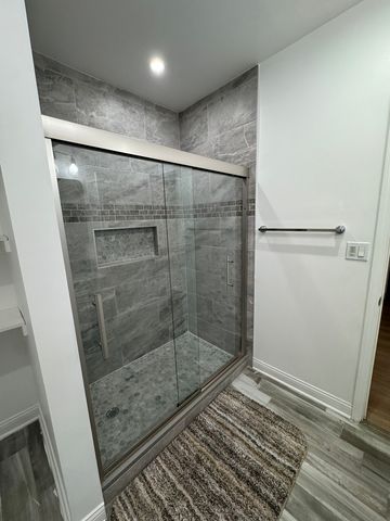 617 W 43rd Place 1, Chicago, IL 60609