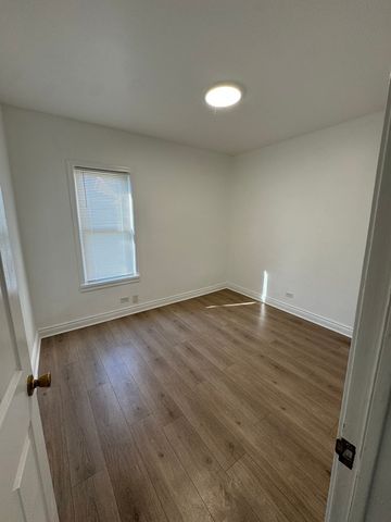 617 W 43rd Place 1, Chicago, IL 60609