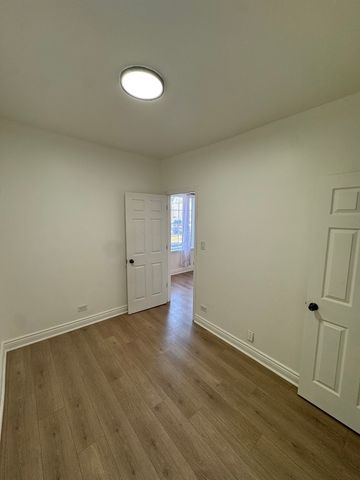 617 W 43rd Place 1, Chicago, IL 60609