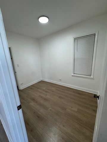 617 W 43rd Place 1, Chicago, IL 60609